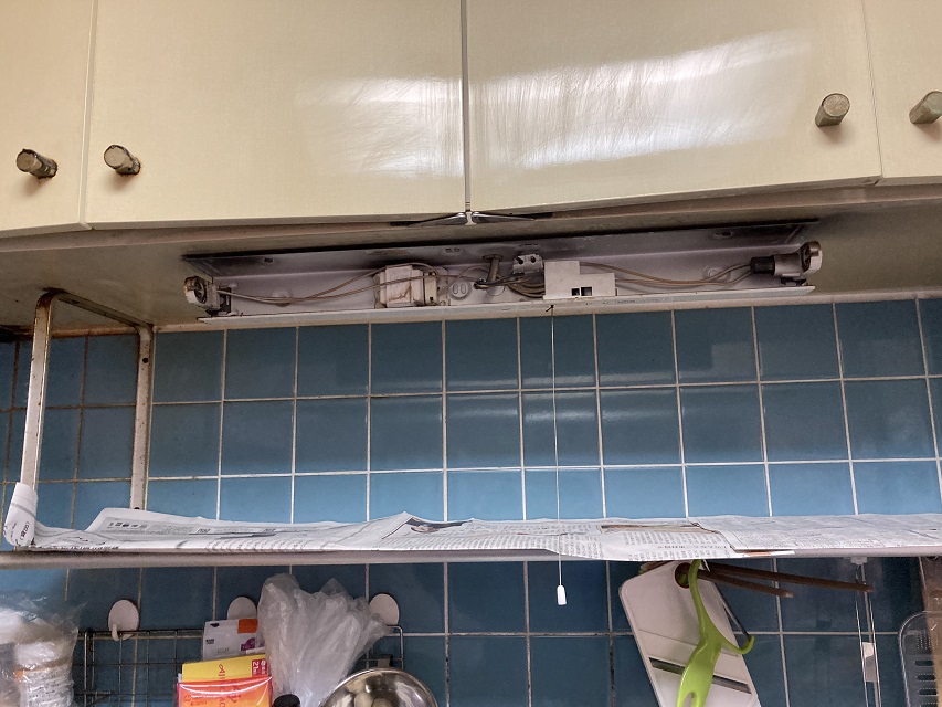 キッチン照明ビフォー